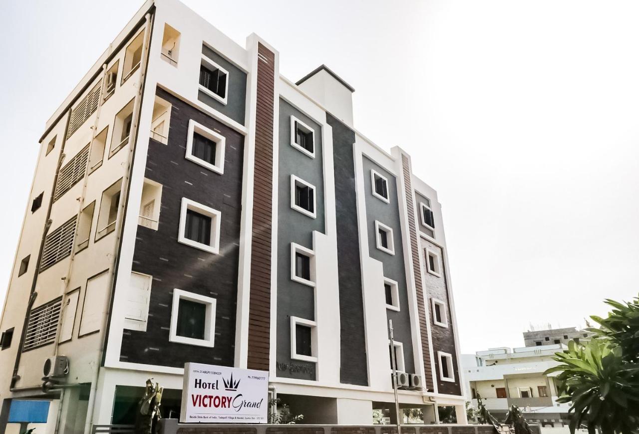 Отель Oyo Victory Grand Tadepalle Экстерьер фото